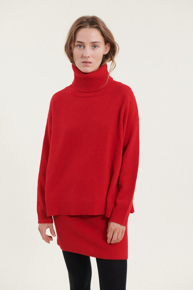 Lise Short T-Neck - High Risk Red - Basic Apparel