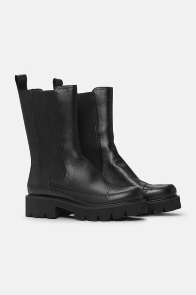 Calf Length Boots - Støvle - Kort - Sort - Ilse Jacobsen